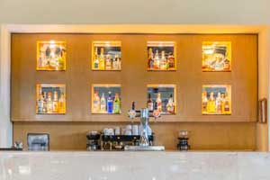 El Paseo lobby bar